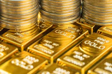 Gold eases on higher oil prices, markets await Powell's remarks
