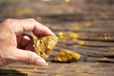 Gold set for weekly loss as oil-driven inflation fears boost rate-hike bets
