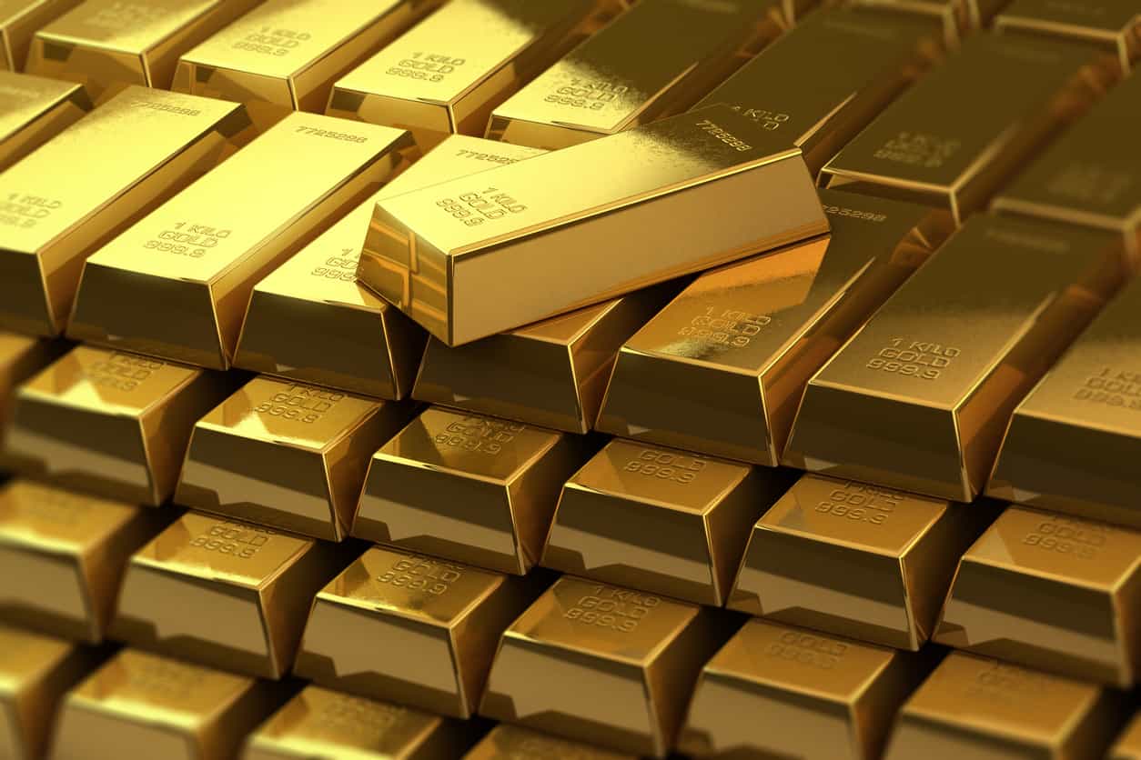 Gold Slides Nearly 2% as Dollar Hits One-Year High on Hawkish Fed Bets