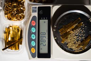 Gold set for weekly loss as US-Iran tensions fuel rate-hike fears