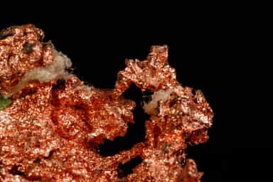 Copper rises on Hormuz supply disruption fears