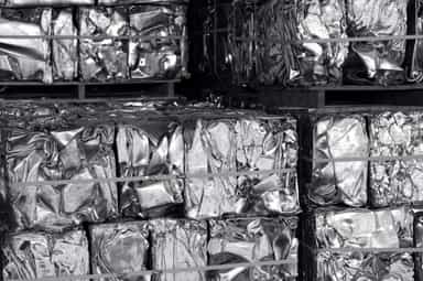 Aluminium falls as EGA reaffirms output recovery timeline