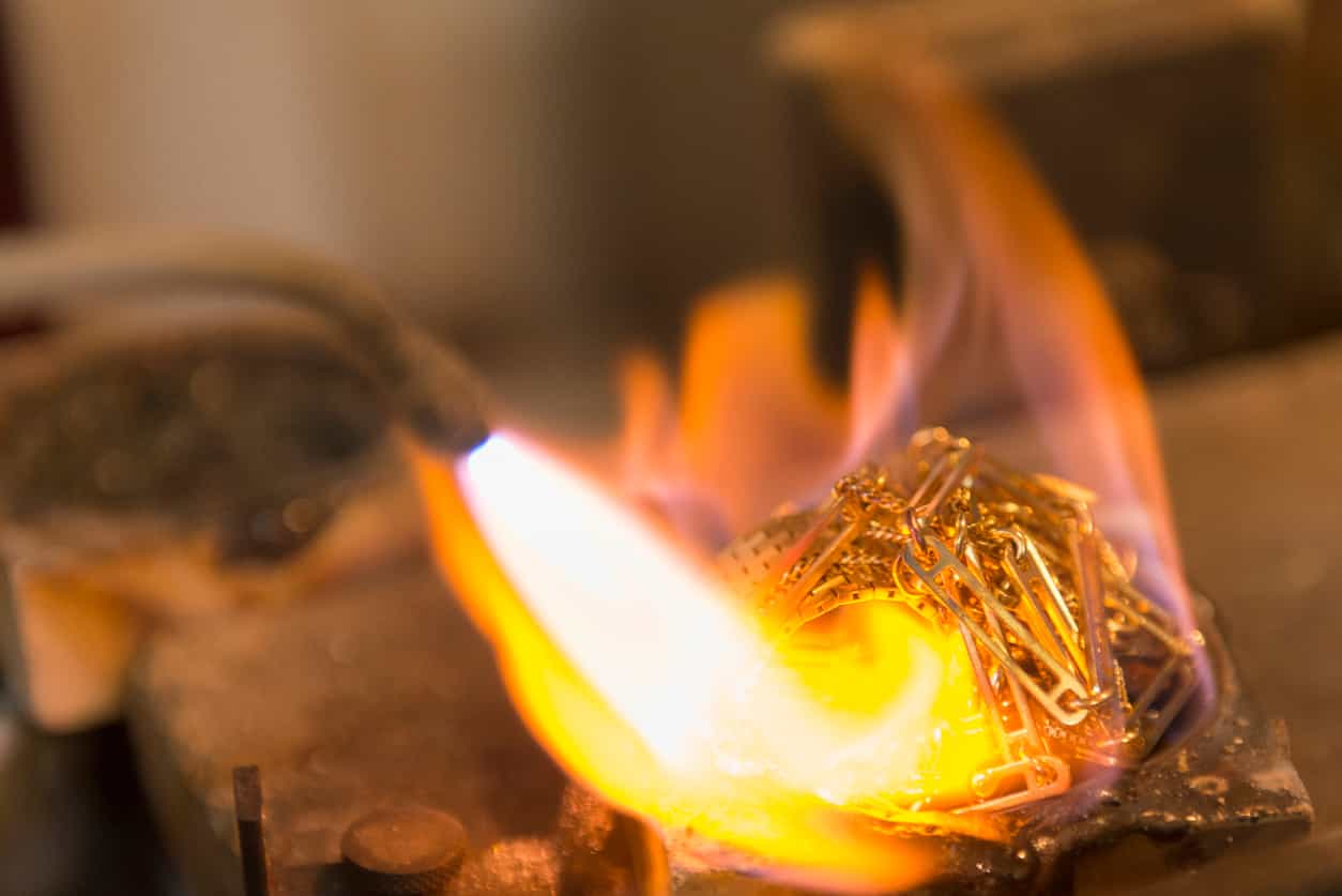 Gold heads for small weekly gain with US jobs data on tap