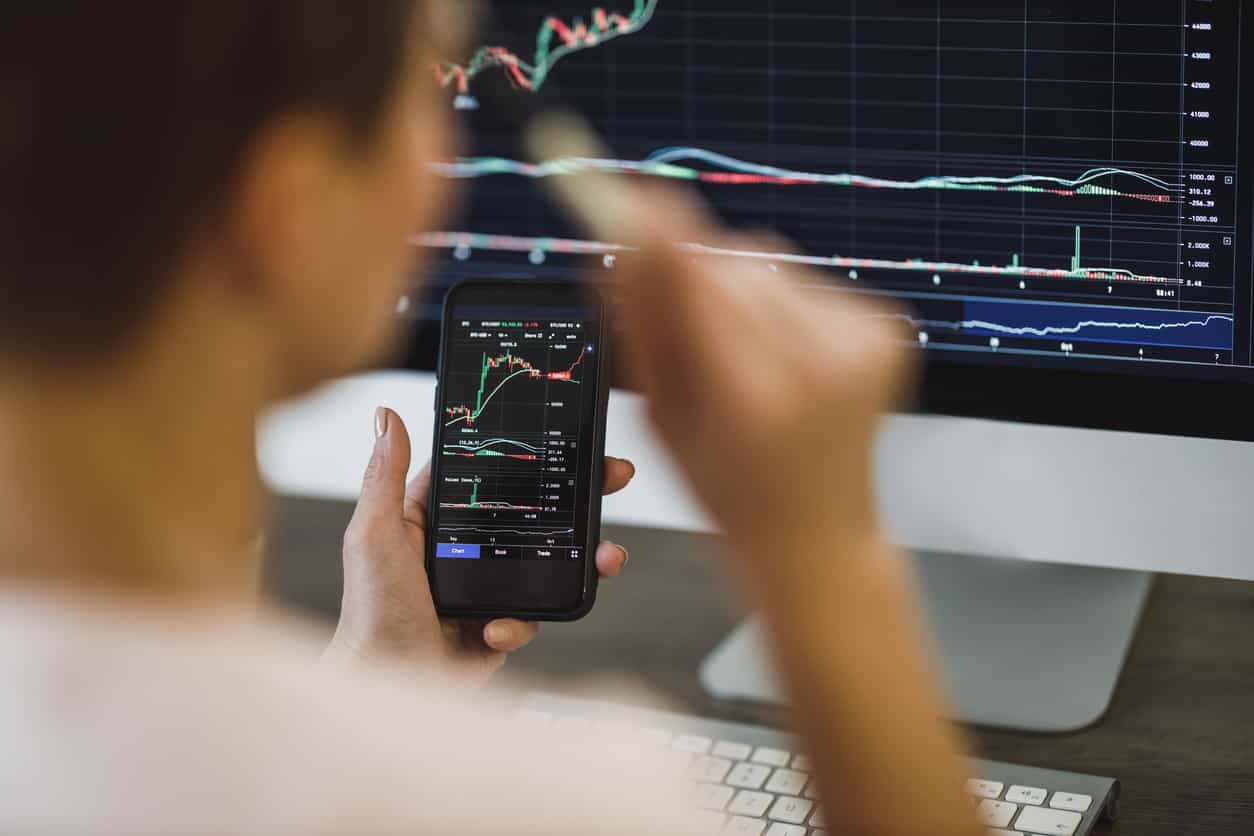 Stocks dented by AI warnings; oil jumps again