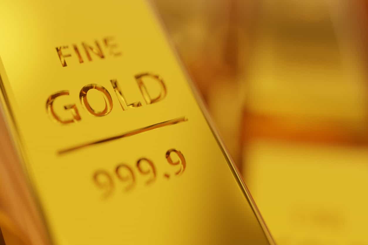 Gold slips on Fed policy tightening bets