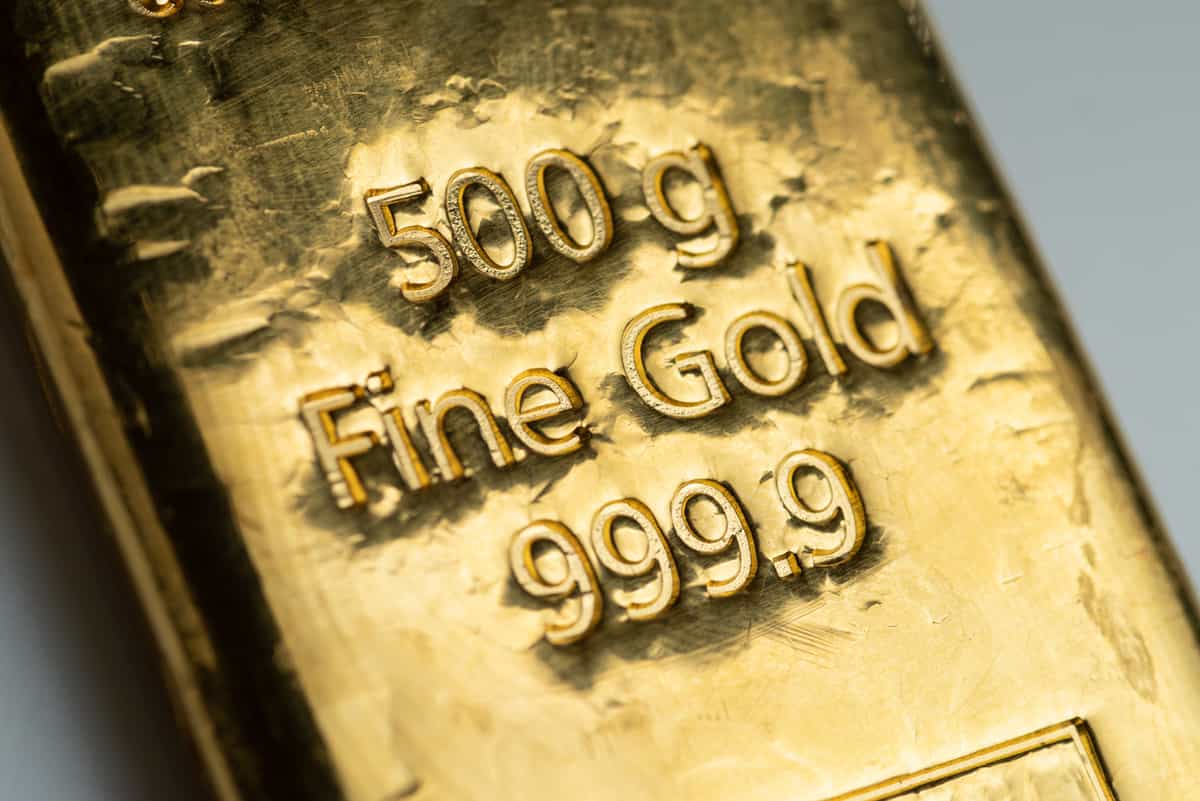 Gold slips as rising oil prices, Treasury yields dent appeal