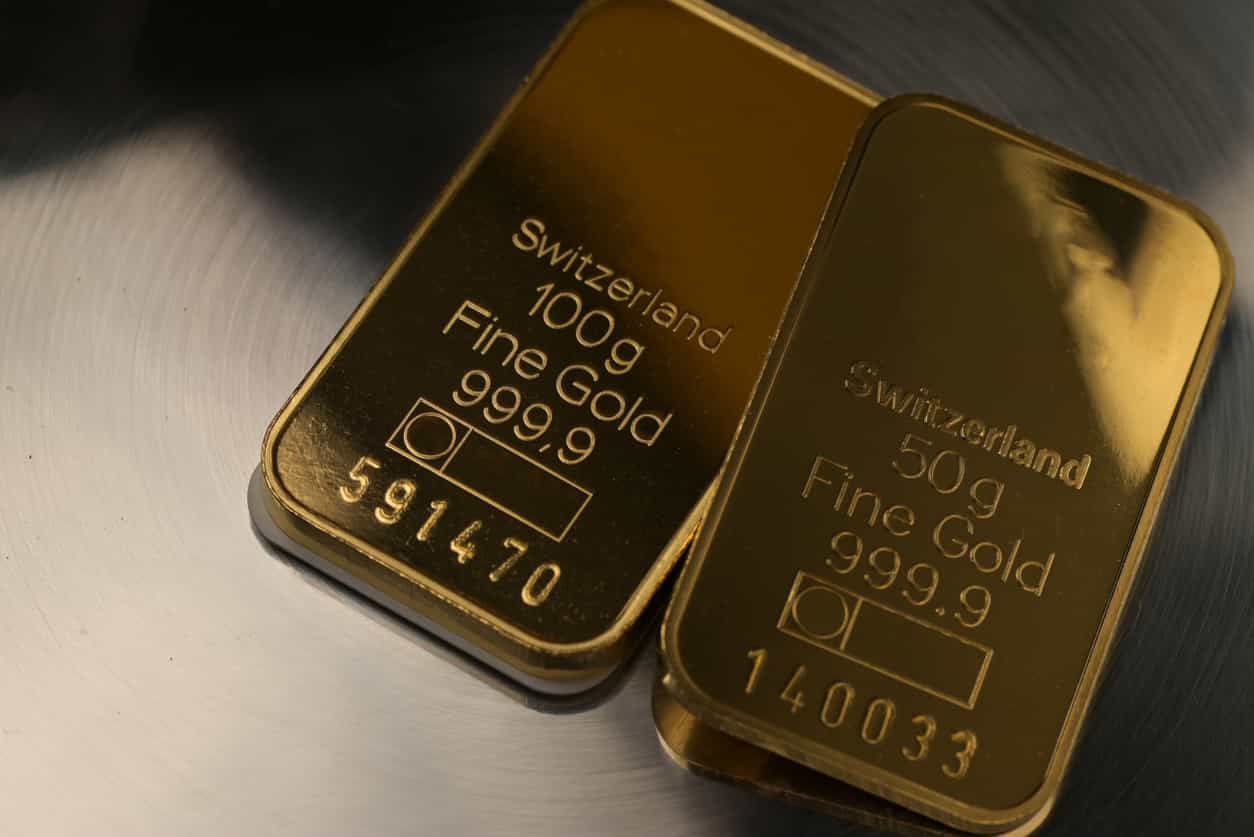 Gold heads for best week in three months ahead of US jobs data