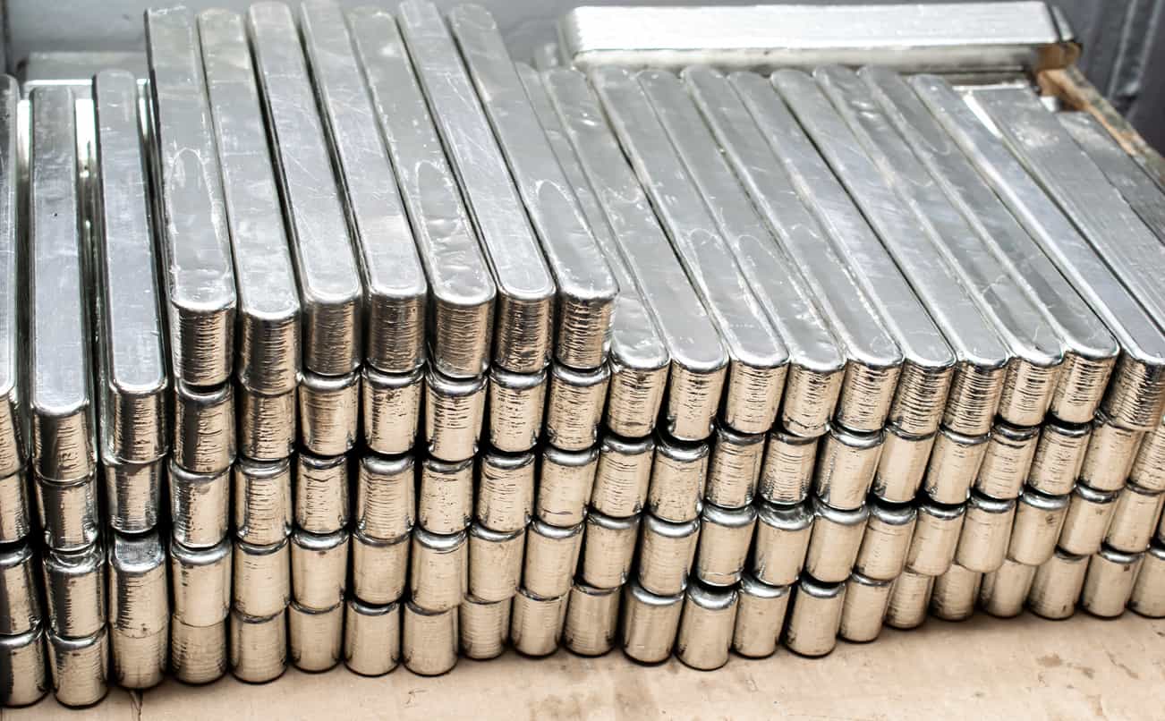 Tin hits 3-1/2-year high on Congo mine supply fears