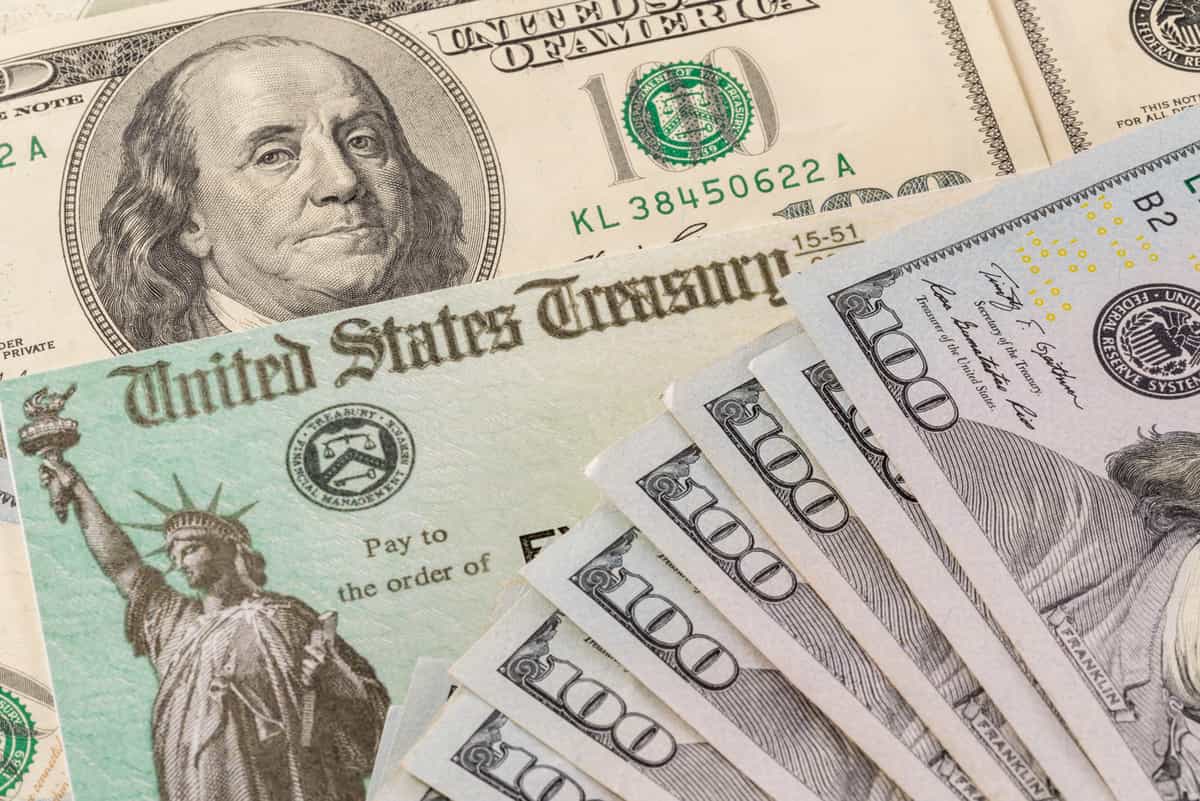 Treasuries tighten as Fed hawks re-emerge