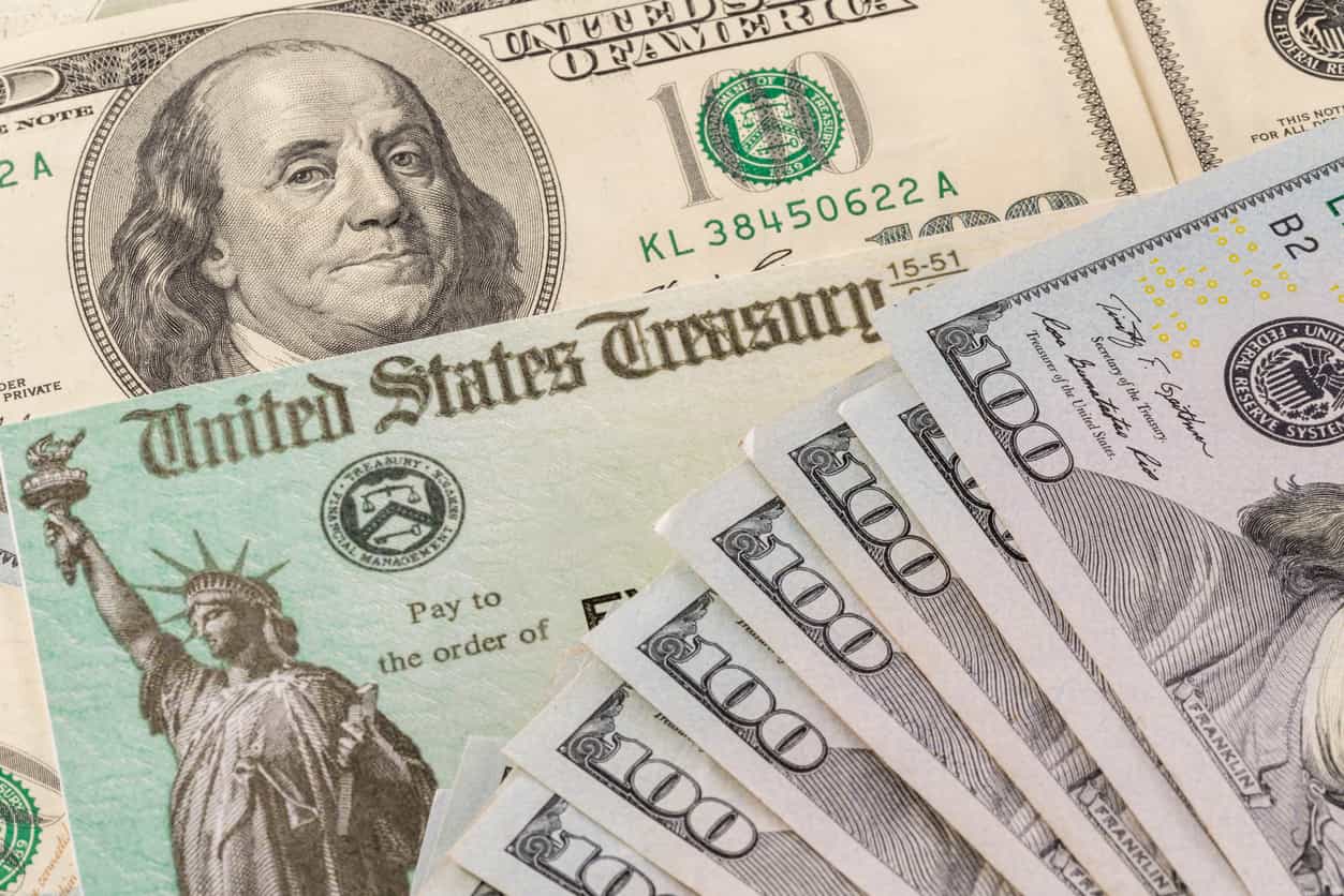 Treasuries tighten as Fed hawks re-emerge