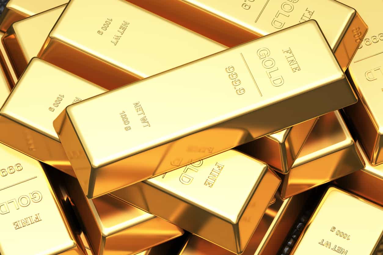 Gold falls as commodity index rebalancing sparks selling pressure