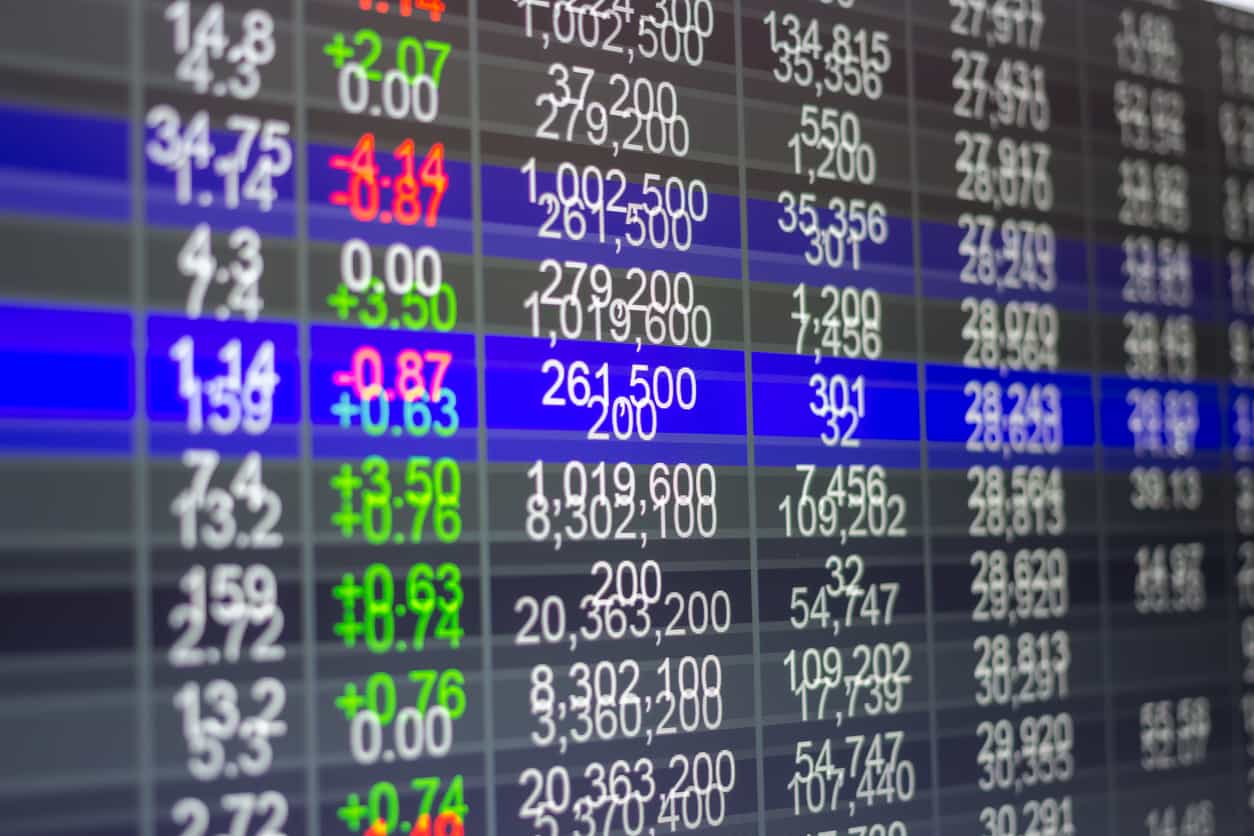 Battered dollar finds its footing as spotlight falls on Fed