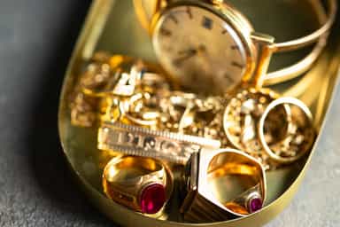 Gold flat as investors await more Fed cues after heavy cenbank week
