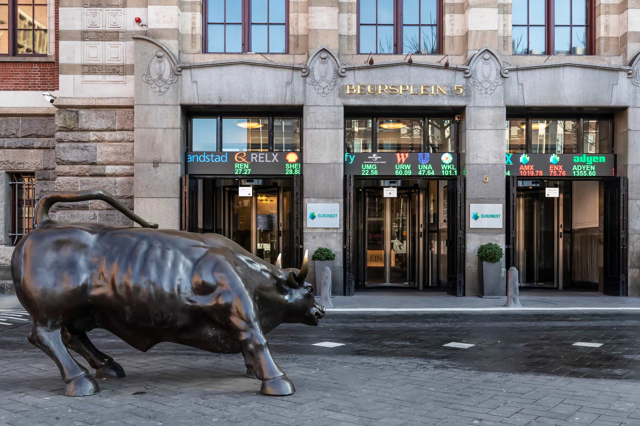 Stocks knocked back from record highs as Gulf tensions flare