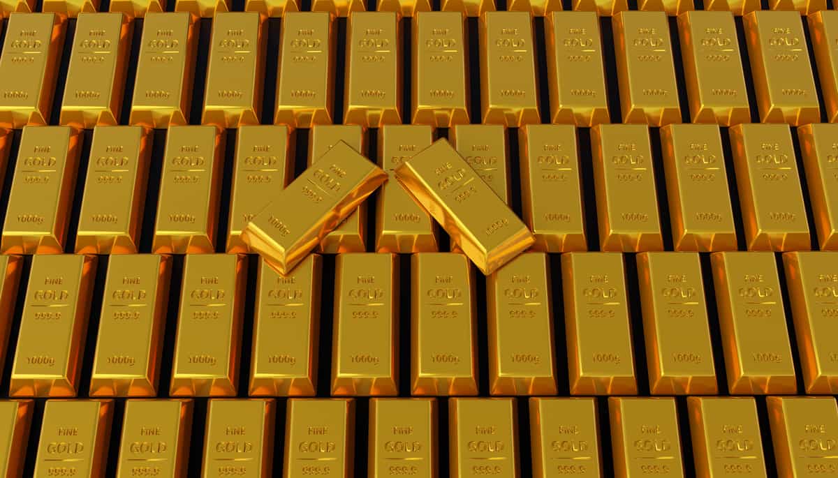 Gold set for biggest quarterly fall since 2013 on hawkish Fed stance