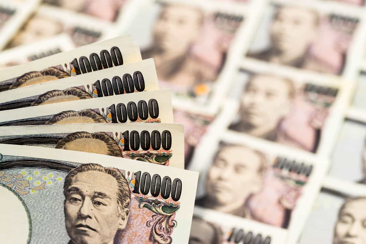 Asian stocks tumble on AI jitters after Samsung forecast; oil stable