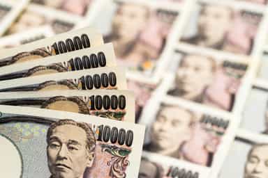 Asian stocks tumble on AI jitters after Samsung forecast; oil stable
