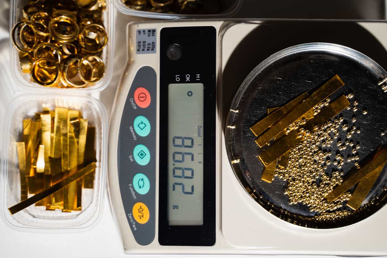 Gold set for weekly loss as US-Iran tensions fuel rate-hike fears
