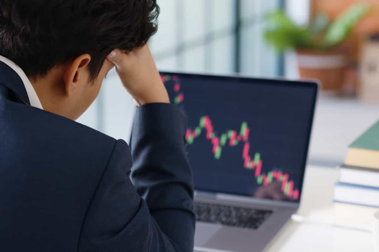 Asian stocks sink, bonds struggle as oil spike stokes rate risks