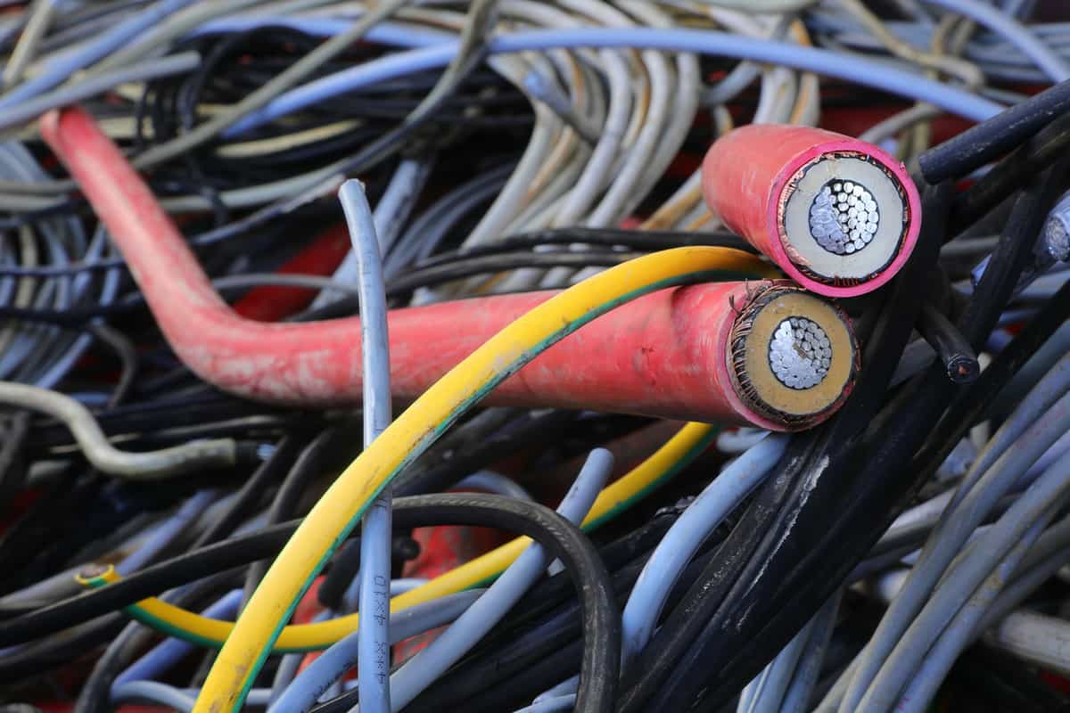 Copper heads for weekly rise despite Mideast pullback