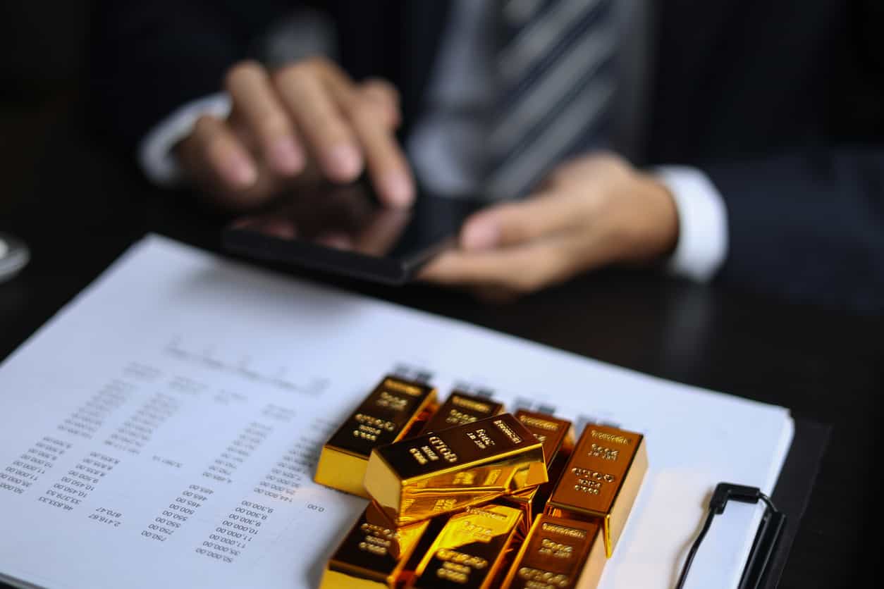 Gold gains over 1% on pause in US-Iran fighting; Fed decision looms