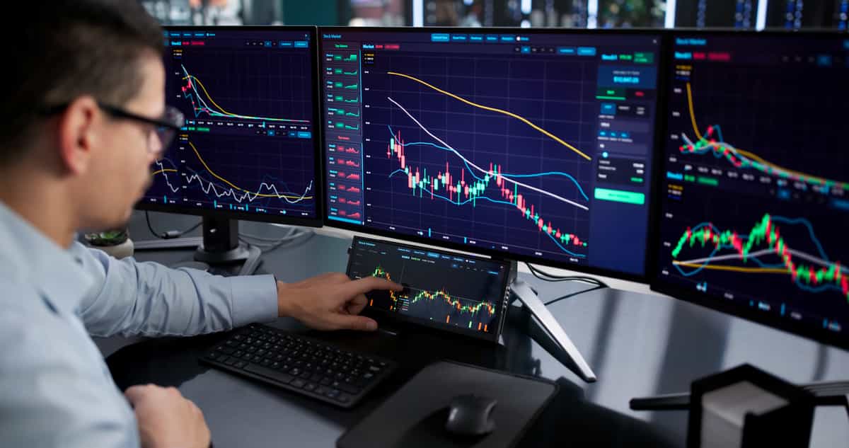 World stocks hit one-month low as chip rout worsens.