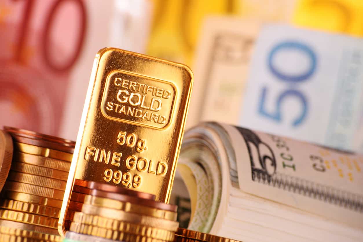 Gold gains as US dollar declines, hopes of Mideast deal hit oil