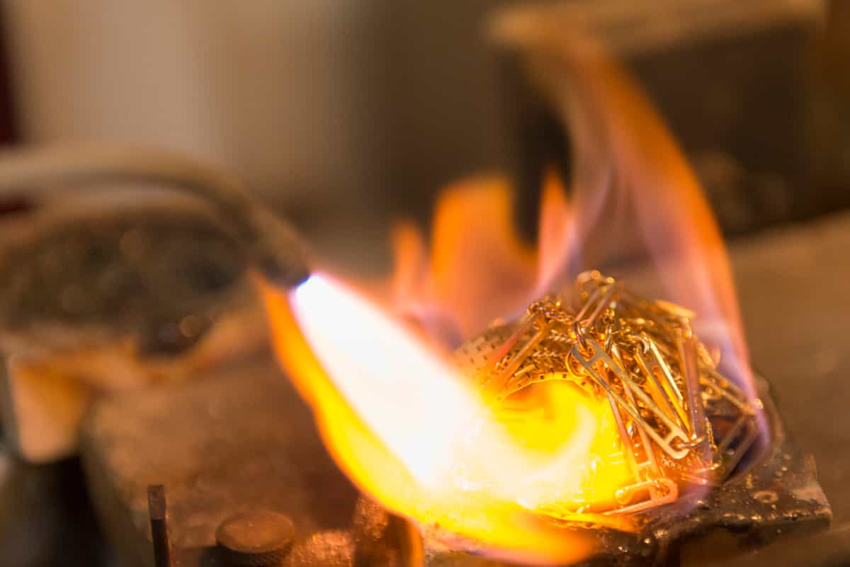 Gold heads for small weekly gain with US jobs data on tap