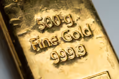 Gold slips as rising oil prices, Treasury yields dent appeal