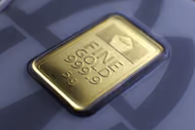 Gold dips for fourth session as oil rally fans inflation concerns
